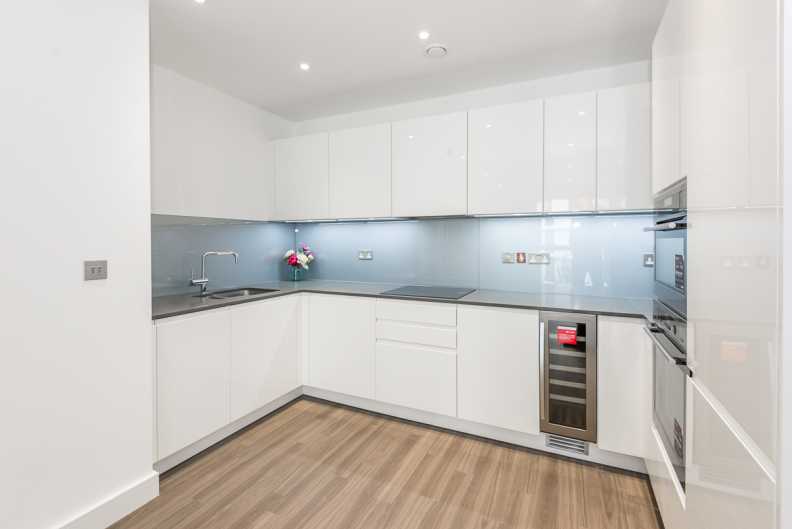 2 bedrooms apartments/flats to sale in Wandsworth Road, Nine Elms-image 7
