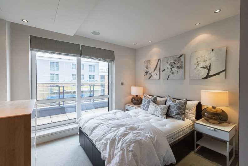 3 bedrooms apartments/flats to sale in Park Street, Chelsea Creek, Fulham-image 8