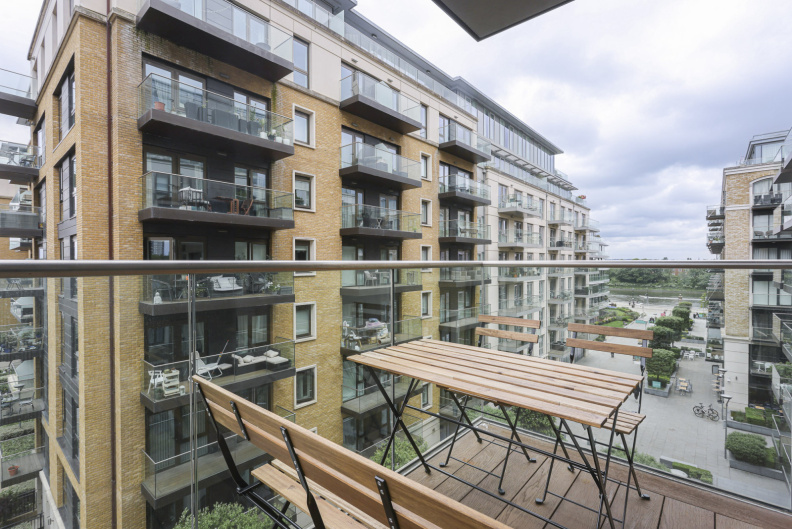 2 bedrooms apartments/flats to sale in Parr's Way, Hammersmith-image 2