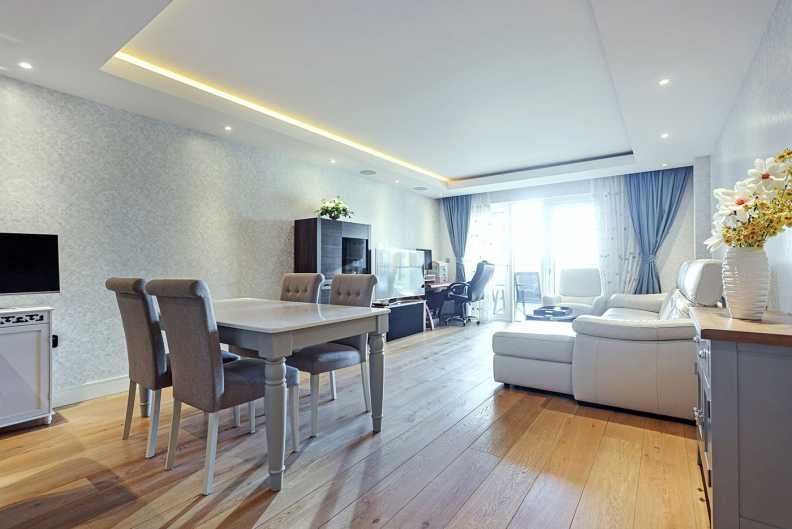 2 bedrooms apartments/flats to sale in Regatta Lane, Fulham Reach, Hammersmith-image 2