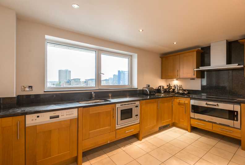 3 bedrooms apartments/flats to sale in The Boulevard, Imperial Wharf, London-image 3