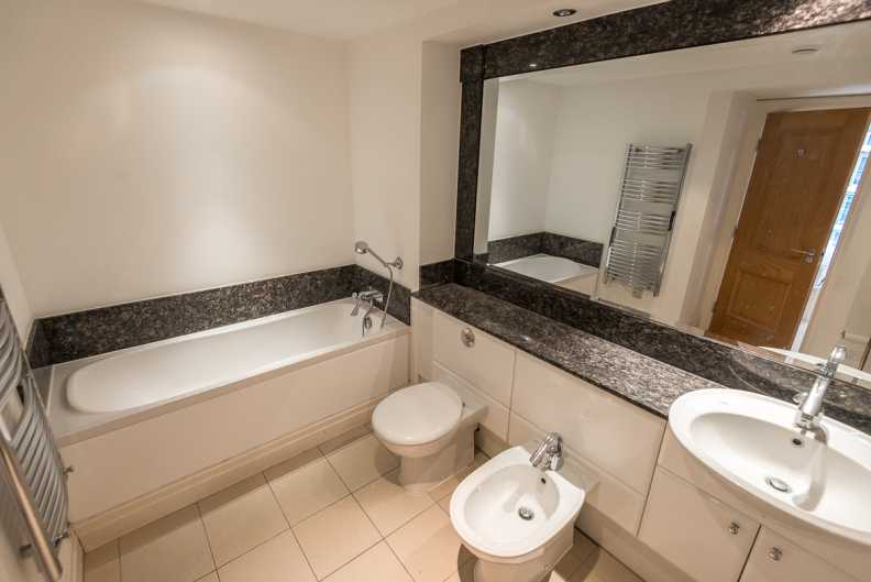 3 bedrooms apartments/flats to sale in The Boulevard, Imperial Wharf, London-image 6
