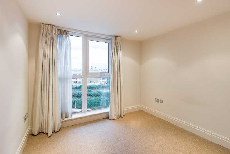2 bedrooms apartments/flats to sale in Marlborough Road, London-image 2