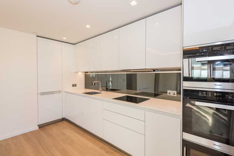 3 bedrooms apartments/flats to sale in Lillie Square, West Brompton, London-image 2
