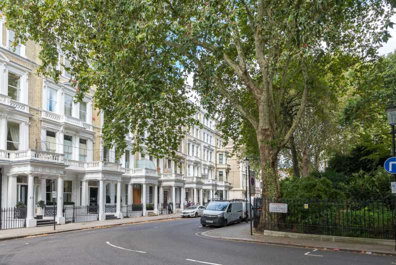 3 bedrooms apartments/flats to sale in Courtfield Gardens, South Kensington-image 9