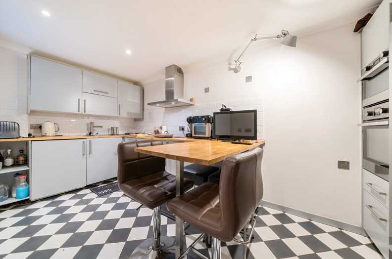 3 bedrooms apartments/flats to sale in Courtfield Gardens, South Kensington-image 3