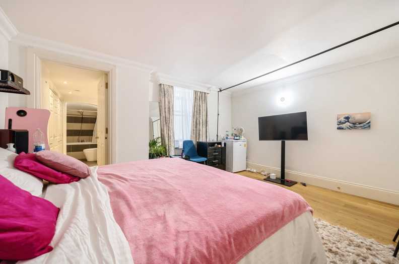 3 bedrooms apartments/flats to sale in Courtfield Gardens, South Kensington-image 16