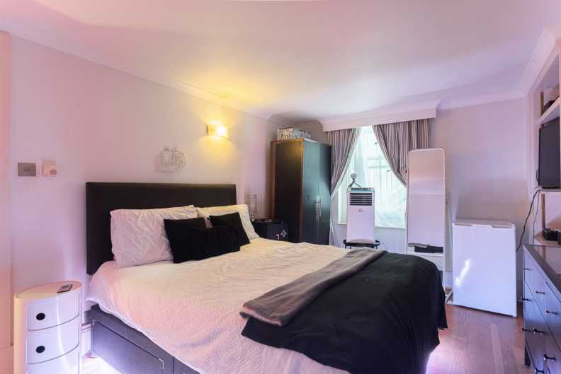 3 bedrooms apartments/flats to sale in Courtfield Gardens, South Kensington-image 13