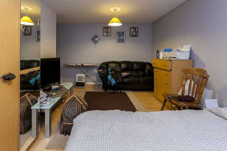 2 bedrooms apartments/flats to sale in Greenslade Road, Barking-image 4