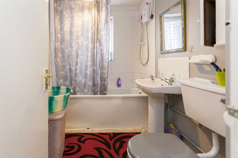 2 bedrooms apartments/flats to sale in Greenslade Road, Barking-image 8