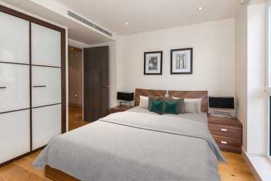 Townmead Road, Imperial Wharf, Fulham - SW6 view 3