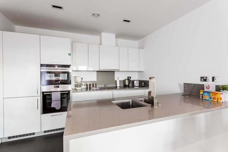 2 bedrooms apartments/flats to sale in Dickens Yard, Ealing-image 14