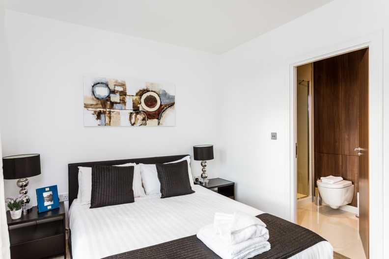 2 bedrooms apartments/flats to sale in Dickens Yard, Ealing-image 15