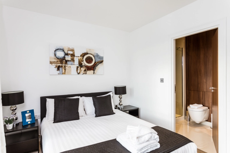2 bedrooms apartments/flats to sale in Dickens Yard, Ealing-image 13