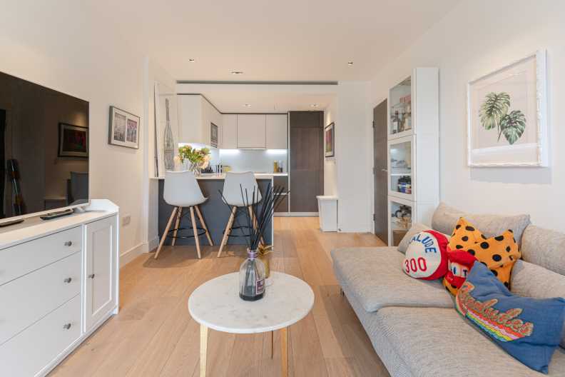 1 bedroom flat for Sale in Kew Bridge Road, Brentford, TW8, London