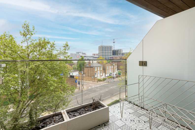 1 bedroom flat for Sale in Kew Bridge Road, Brentford, TW8, London