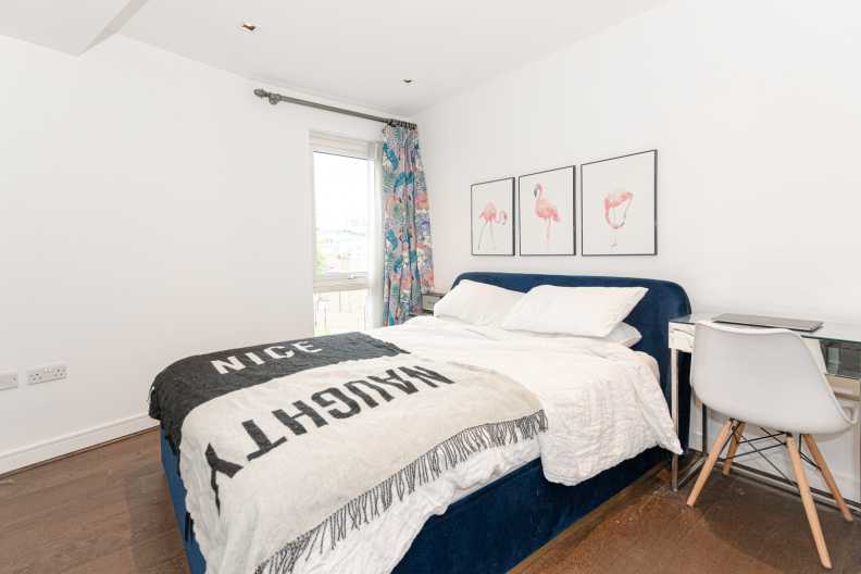 1 bedroom flat for Sale in Kew Bridge Road, Brentford, TW8, London