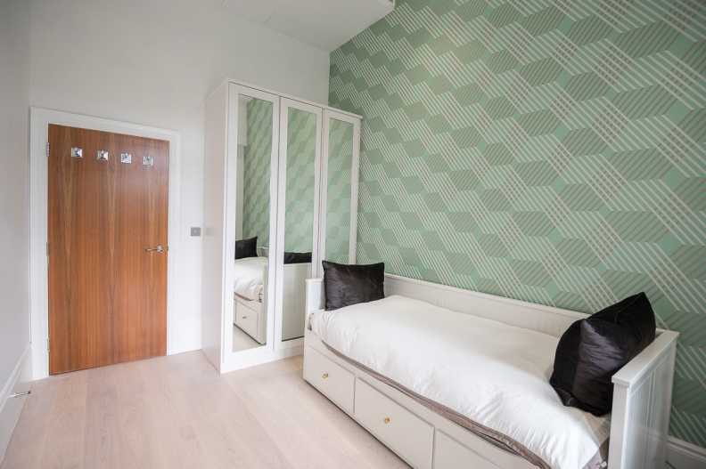 2 bedrooms apartments/flats to sale in Kew Bridge Road, Brentford-image 18