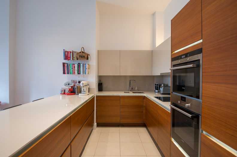 2 bedrooms apartments/flats to sale in Kew Bridge Road, Brentford-image 7