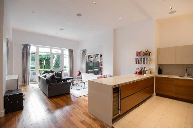 2 bedrooms apartments/flats to sale in Kew Bridge Road, Brentford-image 6