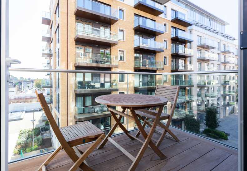 2 bedrooms apartments/flats to sale in Parr's Way, Fulham Reach, Hammersmith-image 1