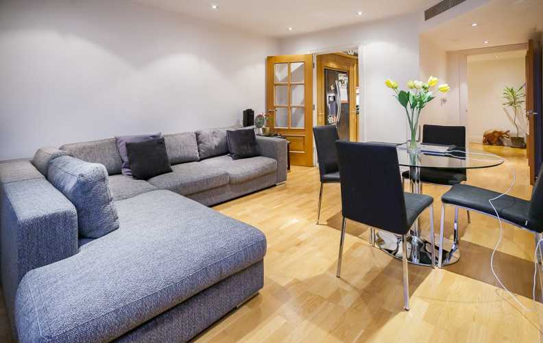 2 bedrooms apartments/flats to sale in The Boulevard, Imperial Wharf, Fulham-image 1