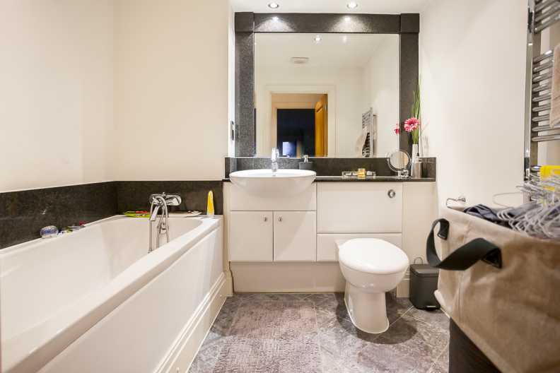 2 bedrooms apartments/flats to sale in The Boulevard, Imperial Wharf, Fulham-image 12