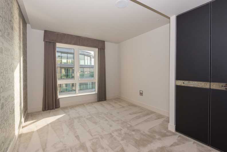 3 bedrooms apartments/flats to sale in Parr's Way, Hammersmith-image 4