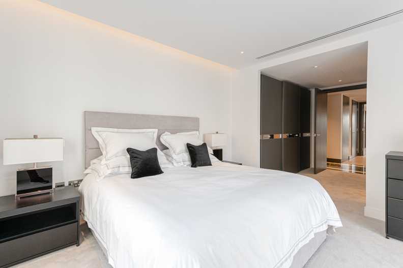 2 bedrooms apartments/flats to sale in Thurstan Street, Chelsea Creek, Fulham-image 19