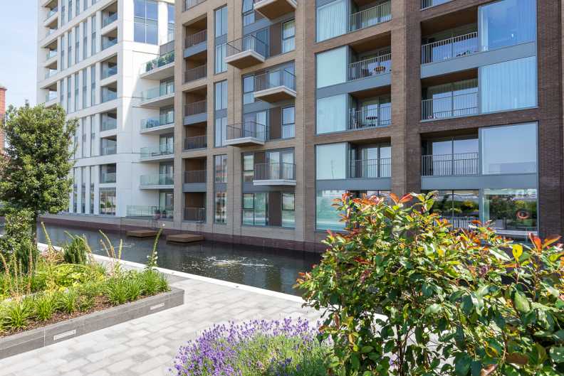 2 bedrooms apartments/flats to sale in Thurstan Street, Chelsea Creek, Fulham-image 20