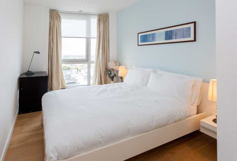 2 bedrooms apartments/flats to sale in Fairmont Avenue, Canary Wharf-image 1