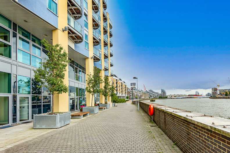 1 bedroom apartments/flats to sale in Bridges Court Road, Battersea-image 1