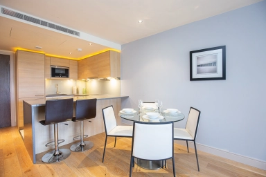 Townmead Road, Imperial Wharf - SW6 view 3