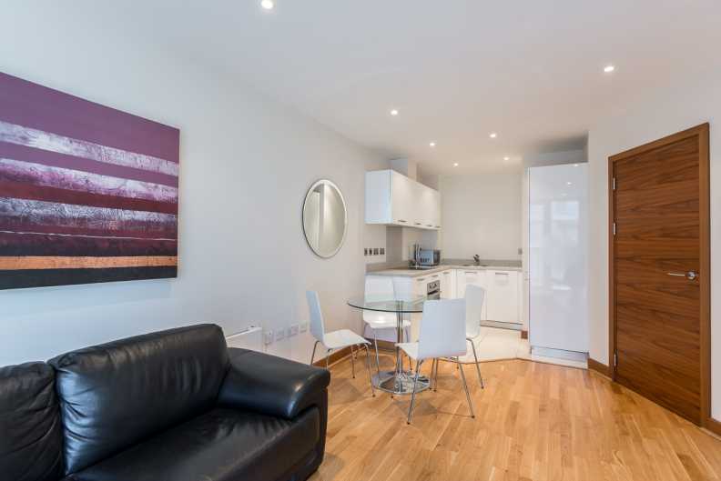1 bedroom apartments/flats to sale in Queenstown Road, Battersea Park, Nine Elms-image 4