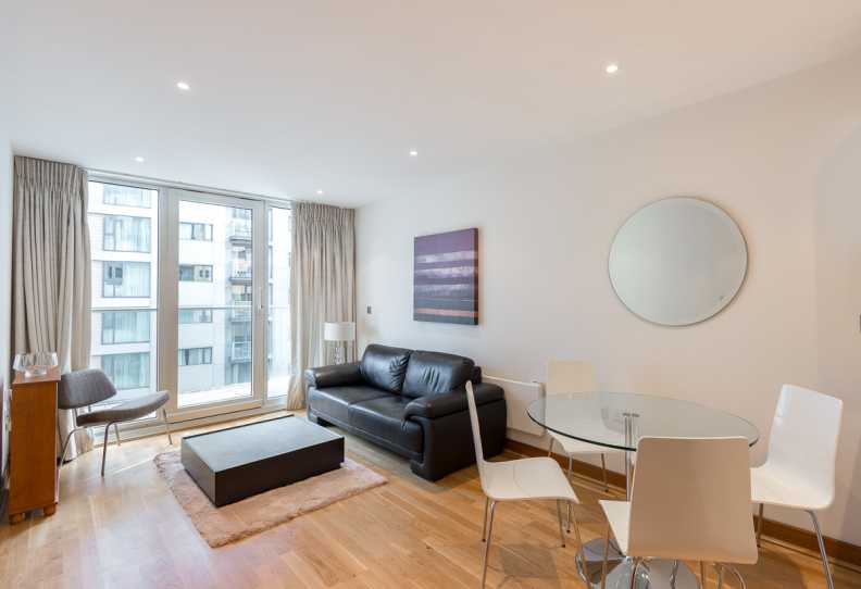 1 bedroom apartments/flats to sale in Queenstown Road, Battersea Park, Nine Elms-image 2