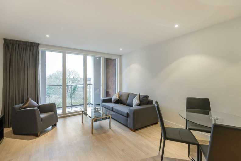 1 bedroom apartments/flats to sale in Pump House Crescent, Brentford, Greater London-image 1