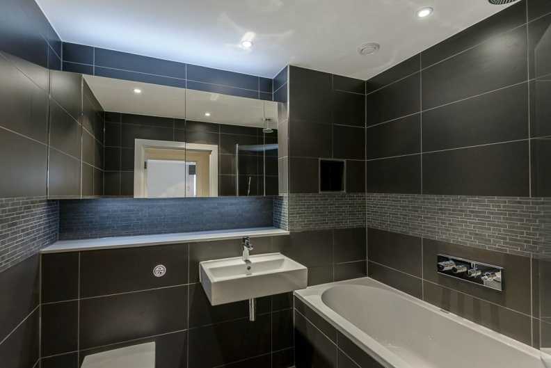 1 bedroom apartments/flats to sale in Pump House Crescent, Brentford, Greater London-image 4