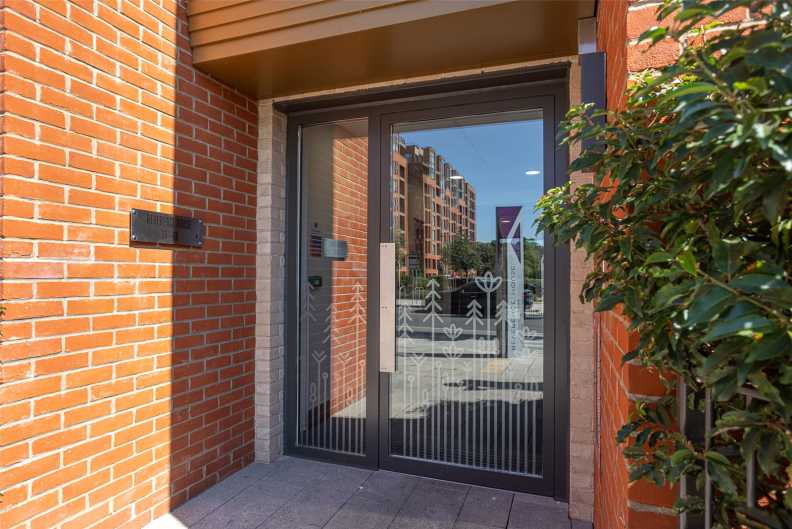 2 bedrooms apartments/flats for sale in Lismore Boulevard, Colindale Gardens, Colindale - NW9 view 15