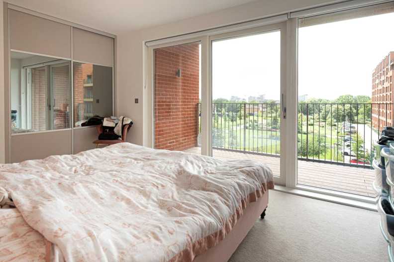 2 bedrooms apartments/flats for sale in Lismore Boulevard, Colindale Gardens, Colindale - NW9 view 8