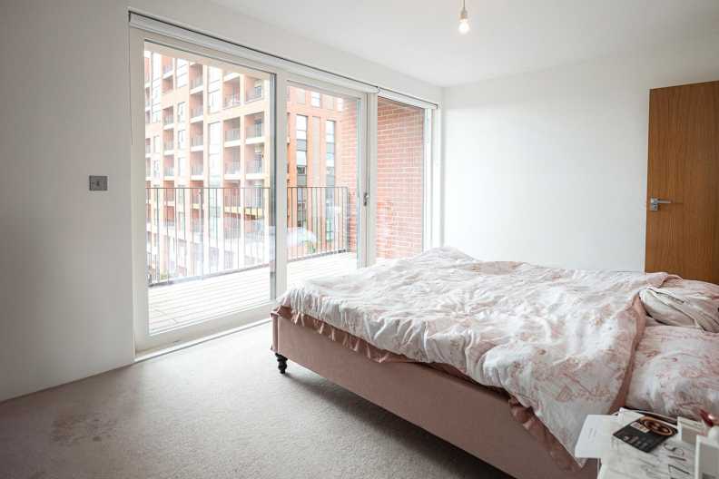 2 bedrooms apartments/flats for sale in Lismore Boulevard, Colindale Gardens, Colindale - NW9 view 5