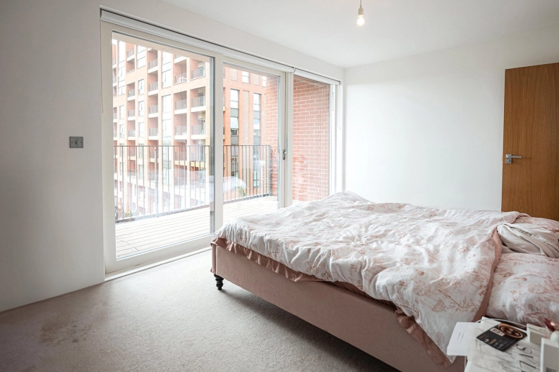 2 bedrooms apartments/flats to sale in Lismore Boulevard, Colindale Gardens, Colindale-image 9