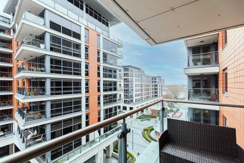 2 bedrooms apartments/flats to sale in Harbour Reach, The Boulevard, Imperial Wharf-image 2