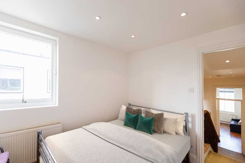 2 bedrooms apartments/flats to sale in Ifield Road, Chelsea, London-image 4
