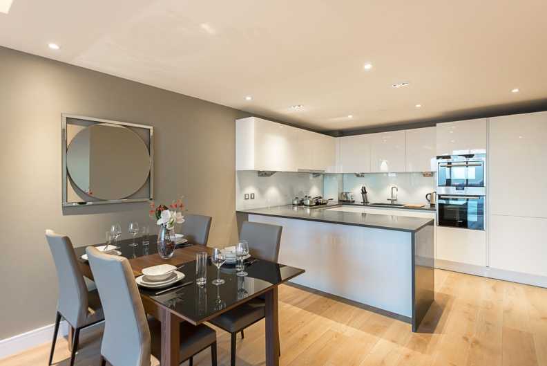 2 bedrooms apartments/flats to sale in Chancellors Road, Hammersmith, Fulham Reach-image 4