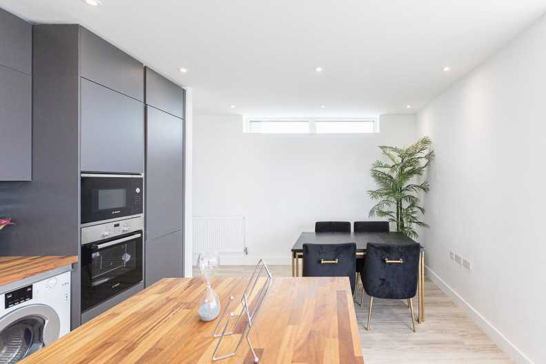 3 bedrooms apartments/flats to sale in Staines Road, Hounslow-image 37