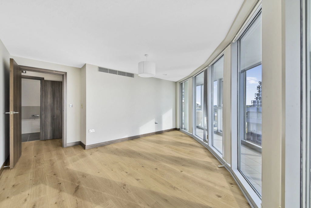 2 bedrooms apartments/flats for sale in Bridges Court Road, Battersea - SW11 view 5