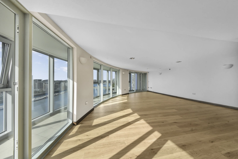 2 bedrooms apartments/flats for sale in Bridges Court Road, Battersea - SW11 view 9