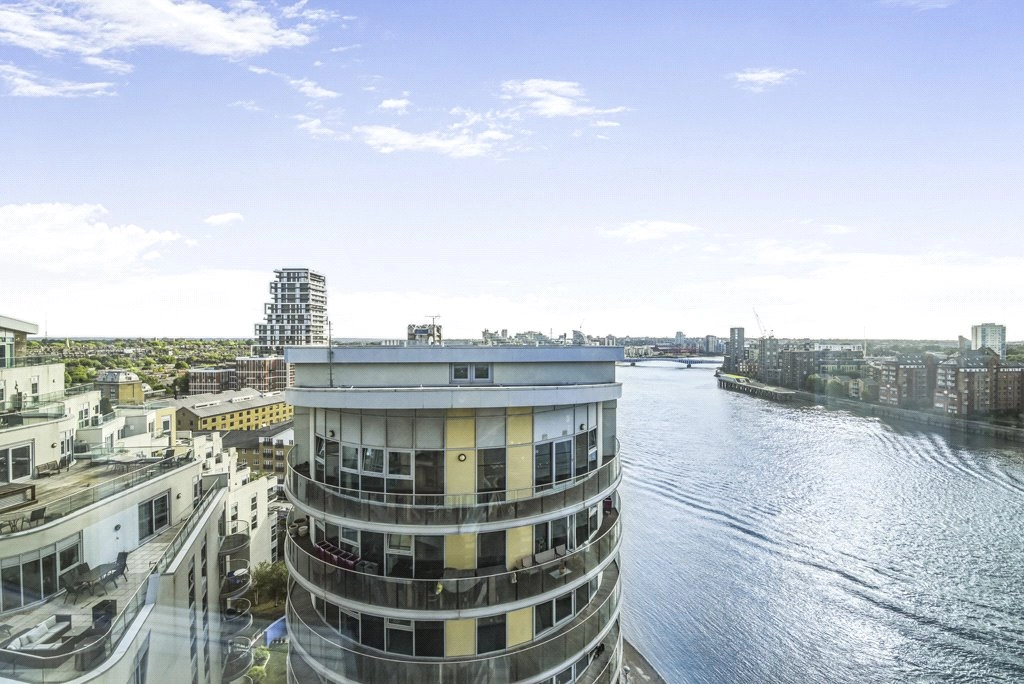 2 bedrooms apartments/flats for sale in Bridges Court Road, Battersea - SW11 view 8