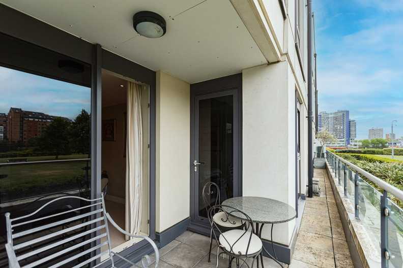3 bedrooms apartments/flats to sale in Lensbury Avenue, Imperial Wharf-image 23