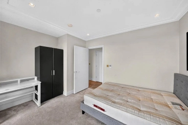 Crisp Road, Hammersmith - W6 view 12